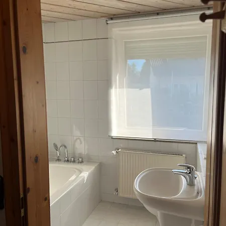 Gemuetliches Haus Mit Grossem Privatgarten شقة *
