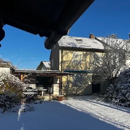 Gemuetliches Haus Mit Grossem Privatgarten انترهاشنغ