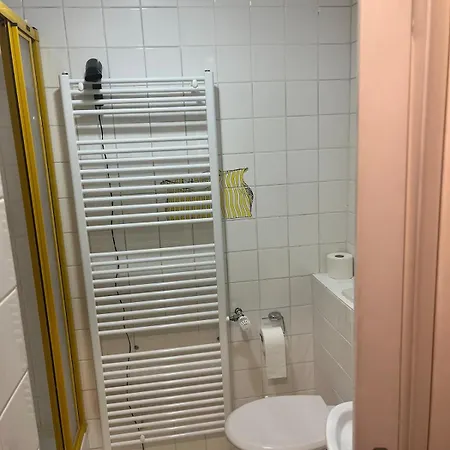 شقة Gemuetliches Haus Mit Grossem Privatgarten